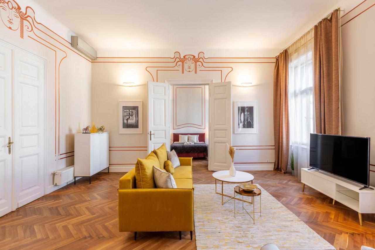 Exclusive & Stylish In The Heart Of Apartment