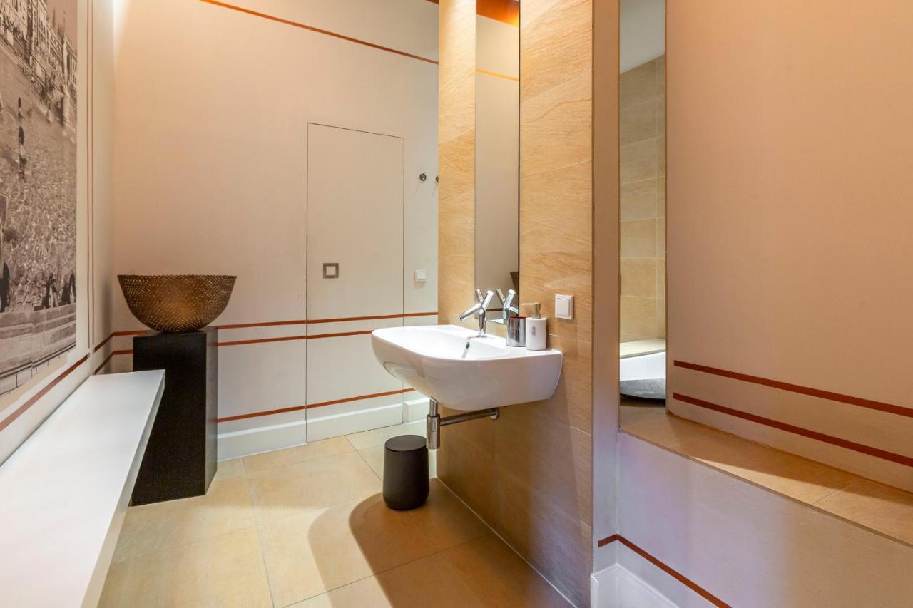Exclusive & Stylish In The Heart Of Apartment